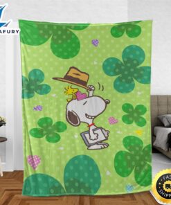 Disney Snoopy The Peanuts Fan Gift Happy St. Patrick’s Day Gift Funny Snoopy and Woodstock Shamrocks Comfy Sofa Throw Blanket Gift