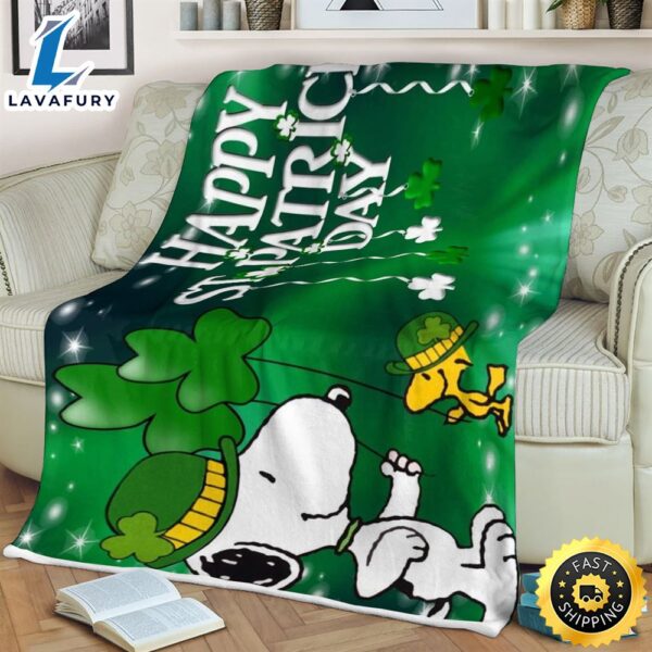 Disney Snoopy The Peanuts Fan Gift Happy St. Patrick’s Day Gift Snoopy and Woodstock Patrick’s Day Comfy Sofa Throw Blanket Gift