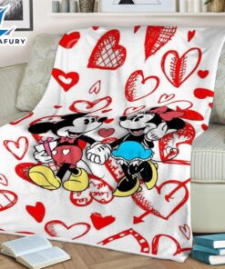 Mickey and Minnie Love Fan…