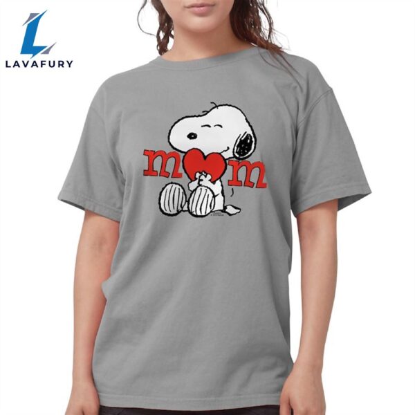 Snoopy Mom Hug Women’s Comfort T-Shirt