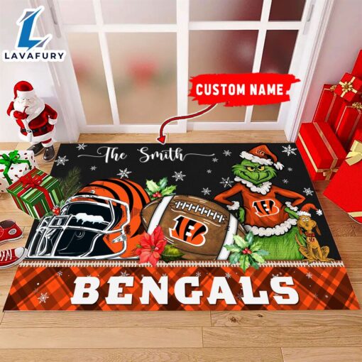 NFL Cincinnati Bengals Grinch And Max Christmas Welcome Football Doormat – Custom Name