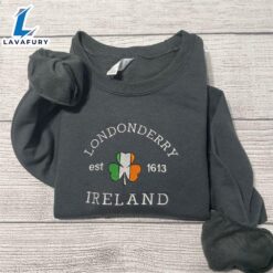 Merry Christmas Londonderry Ireland Embroidered…