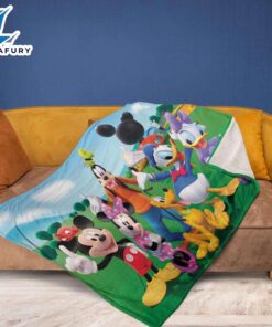 Disney Mickey Mouse Uiwth Friends Sherpa Blanket